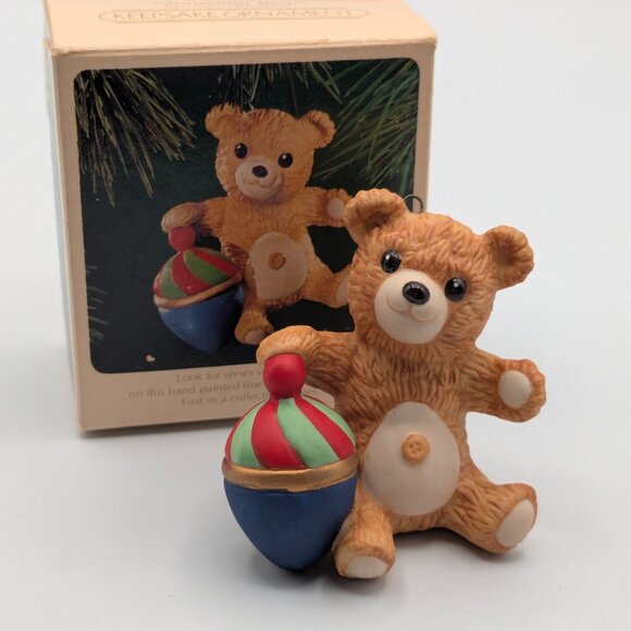 Hallmark Keepsake Cinnamon Bear 1983, 1st in Series, Vintage Porcelain Ornament - Picture 2 of 11